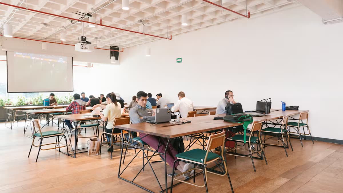 Coworking Montes Urales en C. Montes Urales 424, Lomas - Virreyes, Lomas de Chapultepec III Secc, Miguel Hidalgo, 11000 Ciudad de México, CDMX, México - Calle Montes Urales 424